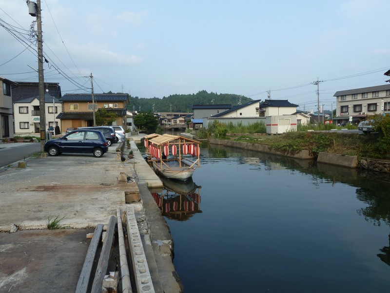 穴水町の中を流れる川