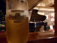 飲みながら食べながら一流のJAZZ演奏が聞ける