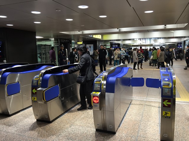 金沢駅の在来線改札口から入った２階にある新幹線口