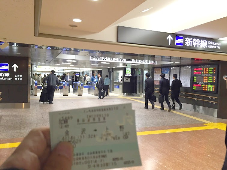 金沢駅で北陸新幹線に乗り換え