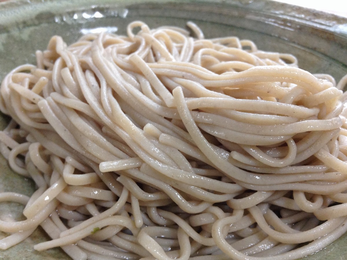 乾麺の９割蕎麦を茹でて食す