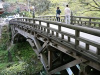 山中温泉こおろぎ橋、山代温泉より山中温泉のほうが人の動きを感じる